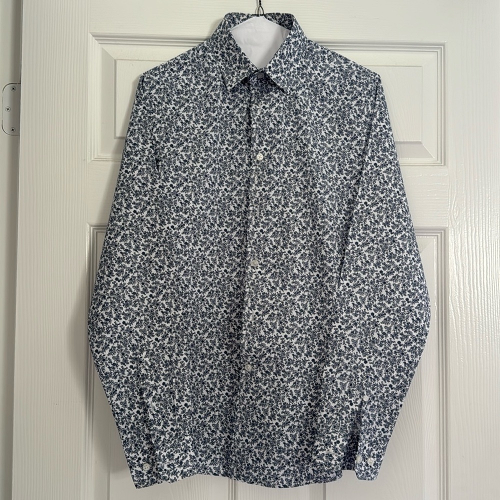 Like new Men’s Express Floral Button Down Shirt Size XS (13-13.5)
